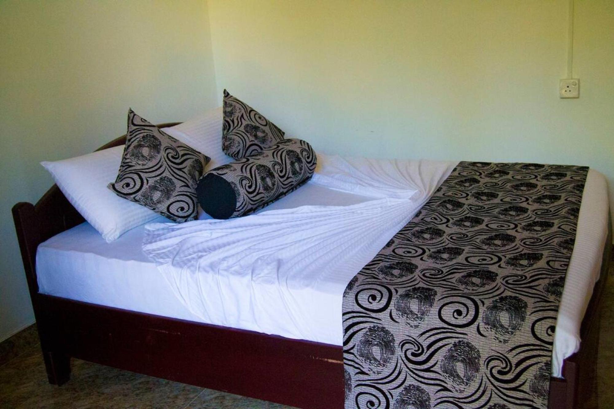 Iduwara Guest Apartman Szigirija Kültér fotó